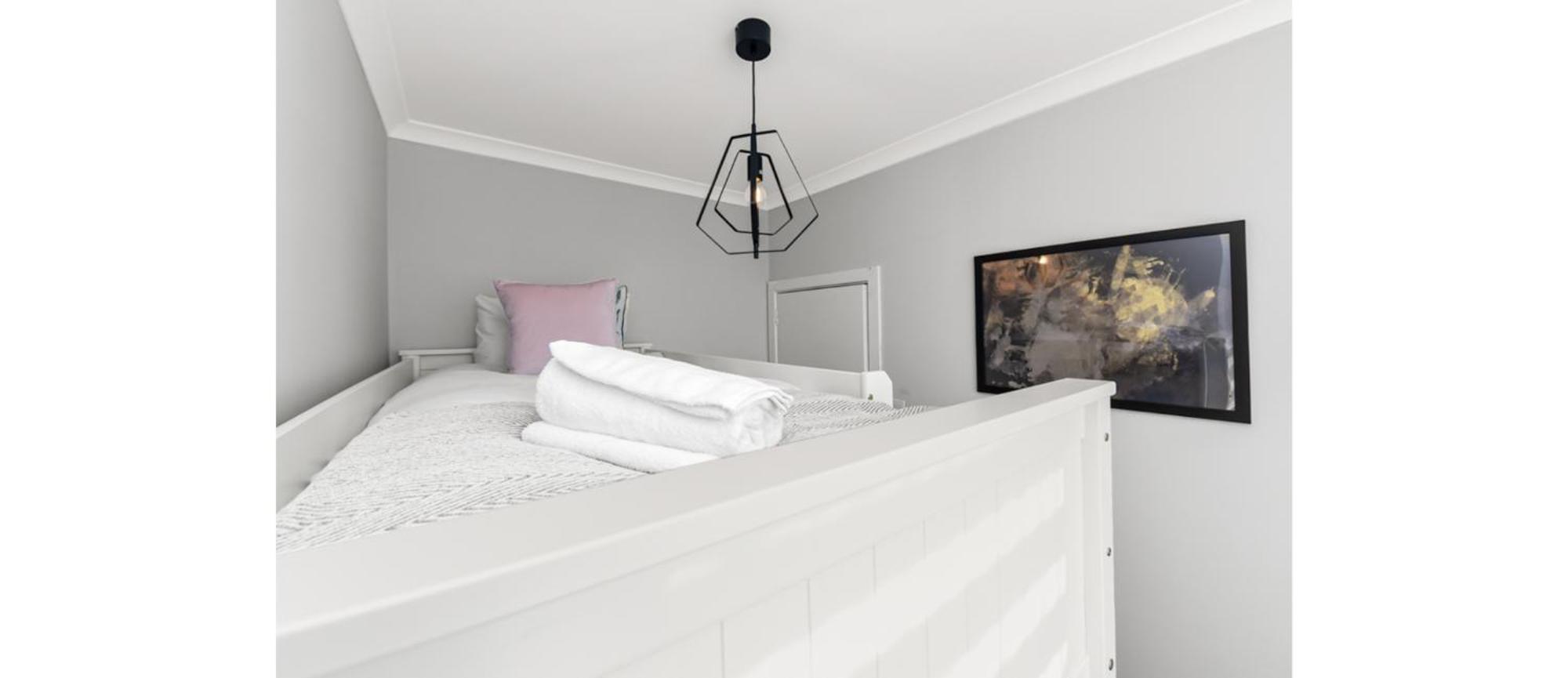 Apartment 2-bedroom Thameside Getaway *