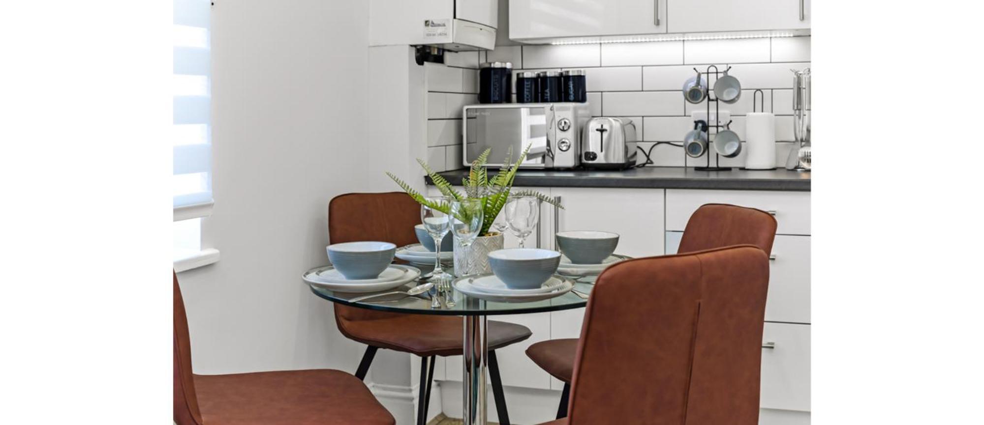 Apartment 2-bedroom Thameside Getaway *