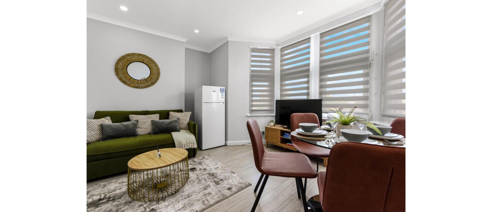 2-bedroom Thameside Getaway Apartment *
