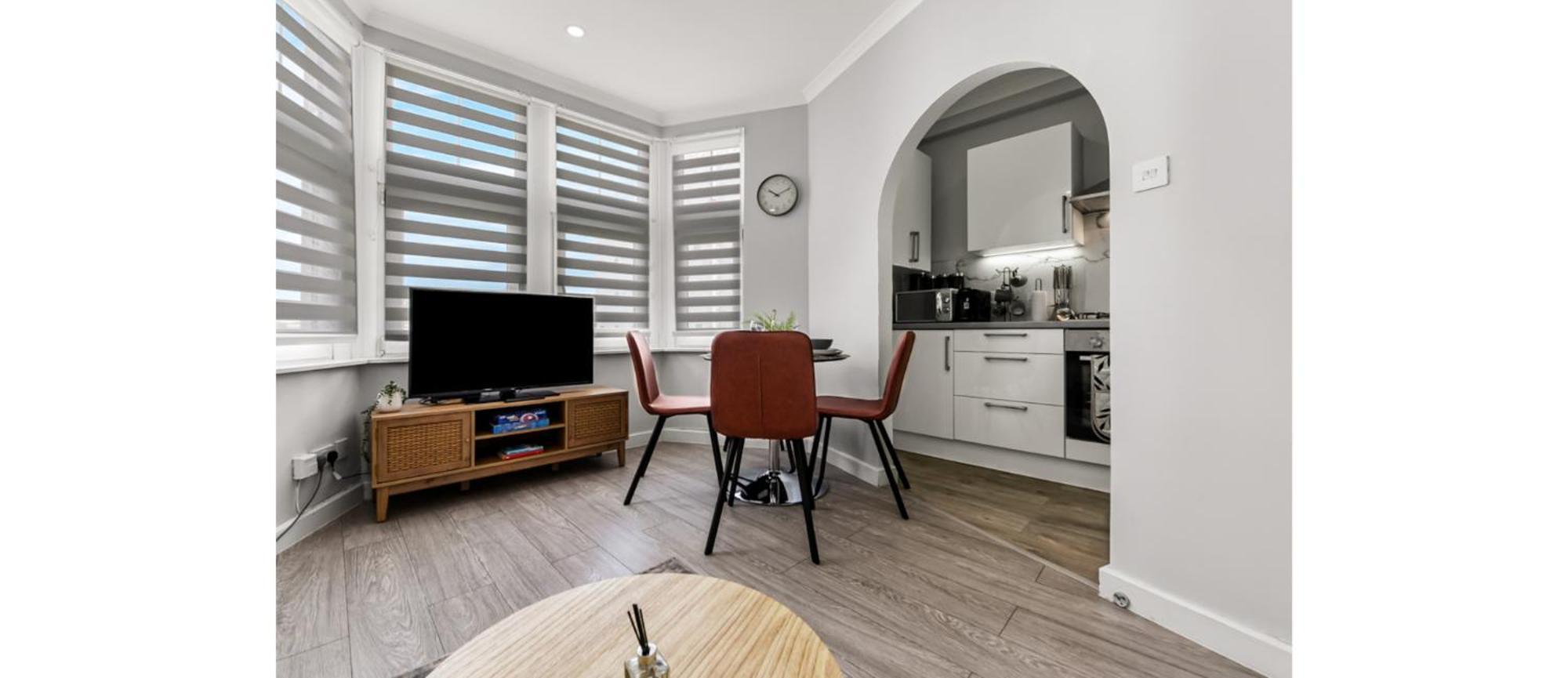 2-bedroom Thameside Getaway Apartment London