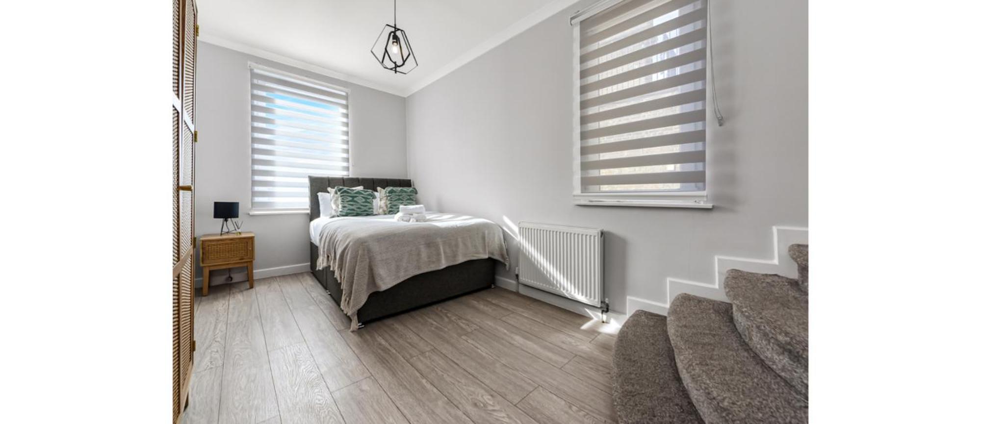 2-bedroom Thameside Getaway London