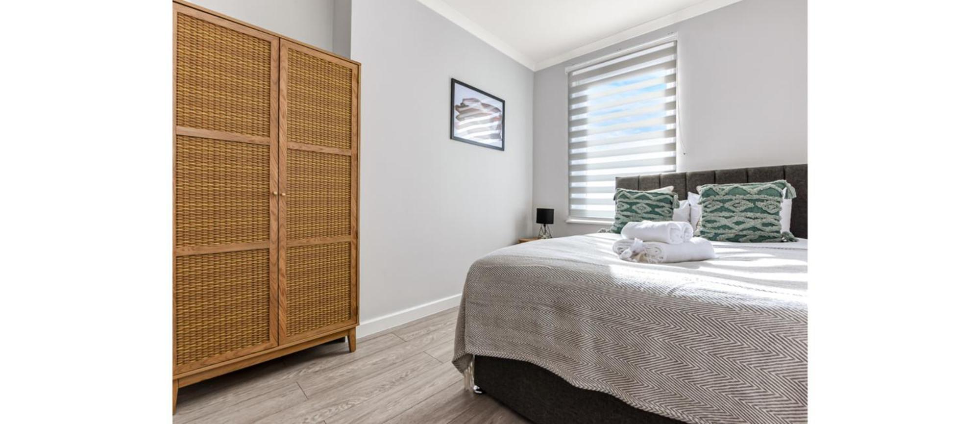 2-bedroom Thameside Getaway * London
