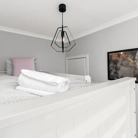 2-Bedroom Thameside Getaway London Exterior photo