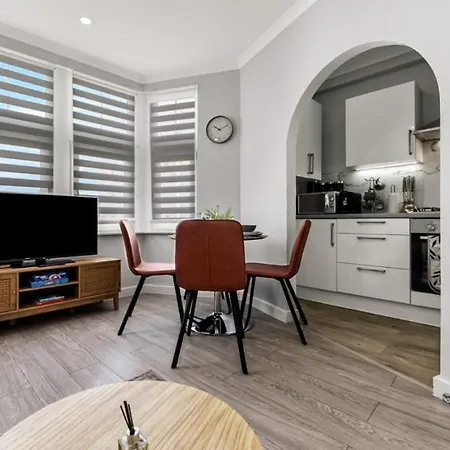 2-Bedroom Thameside Getaway London Exterior photo