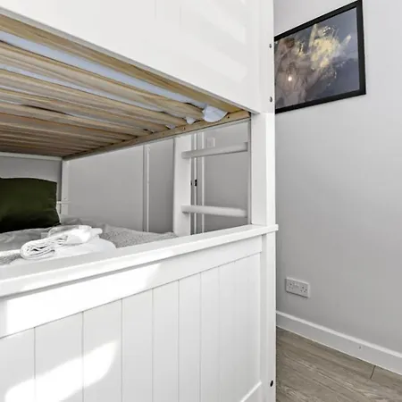 2-Bedroom Thameside Getaway London Exterior photo