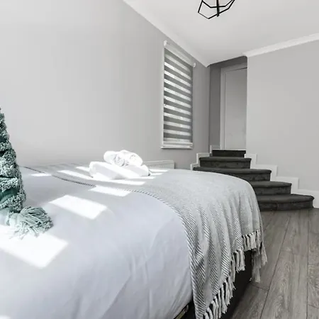 2-Bedroom Thameside Getaway London Exterior photo